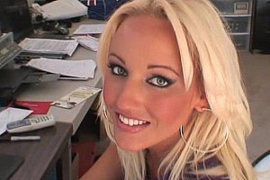 老妇裸体乱婬视频